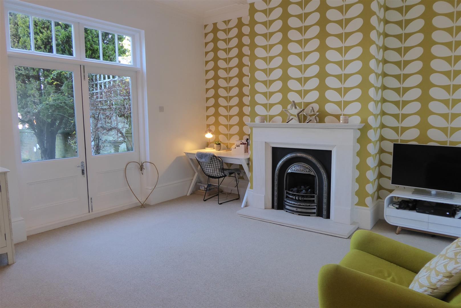 SITTING/DINING ROOM (REAR)